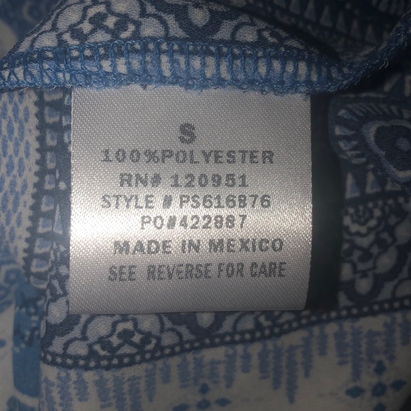 Versatile patterned sleeveless blouse. - Picture 6 of 6